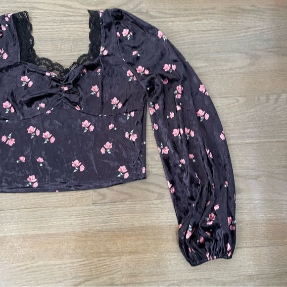 Cider Velvet Sweetheart Black Floral Lace Top - Picture 13 of 15